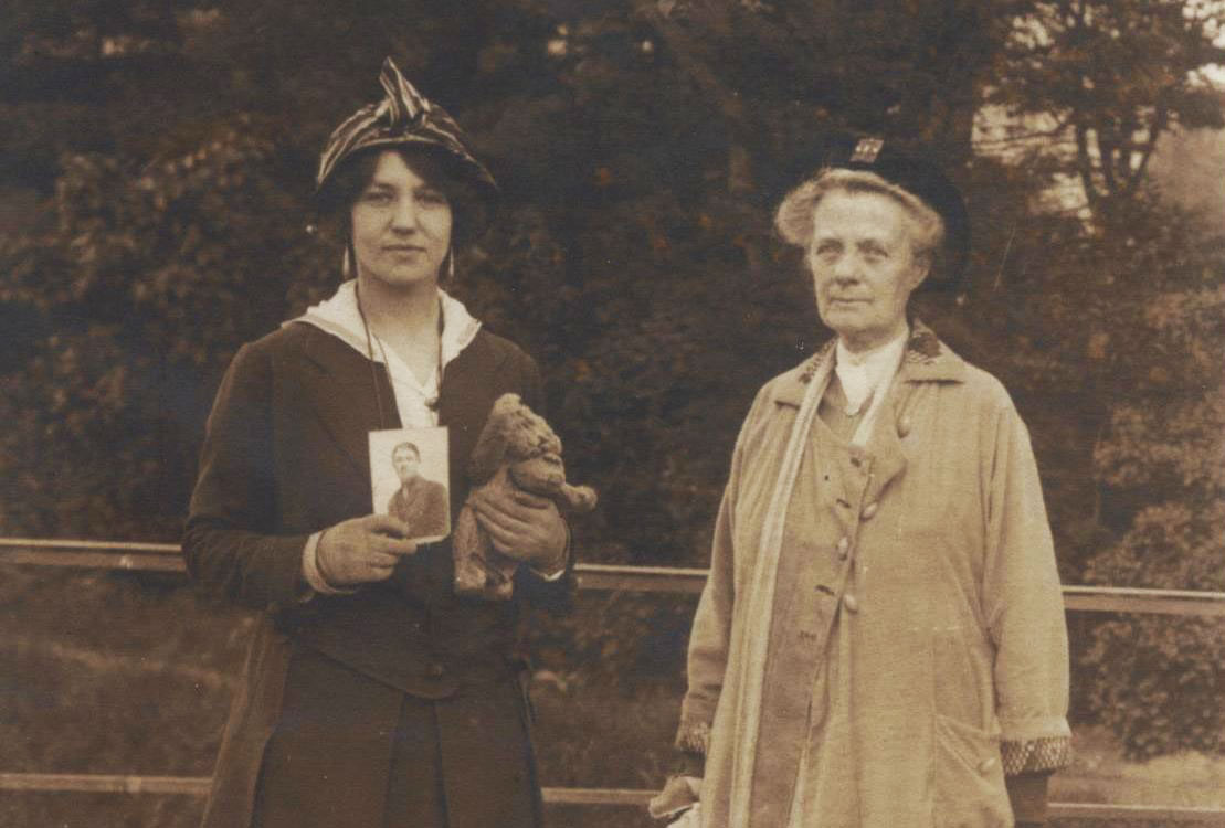 HM and JH, Paris 1915